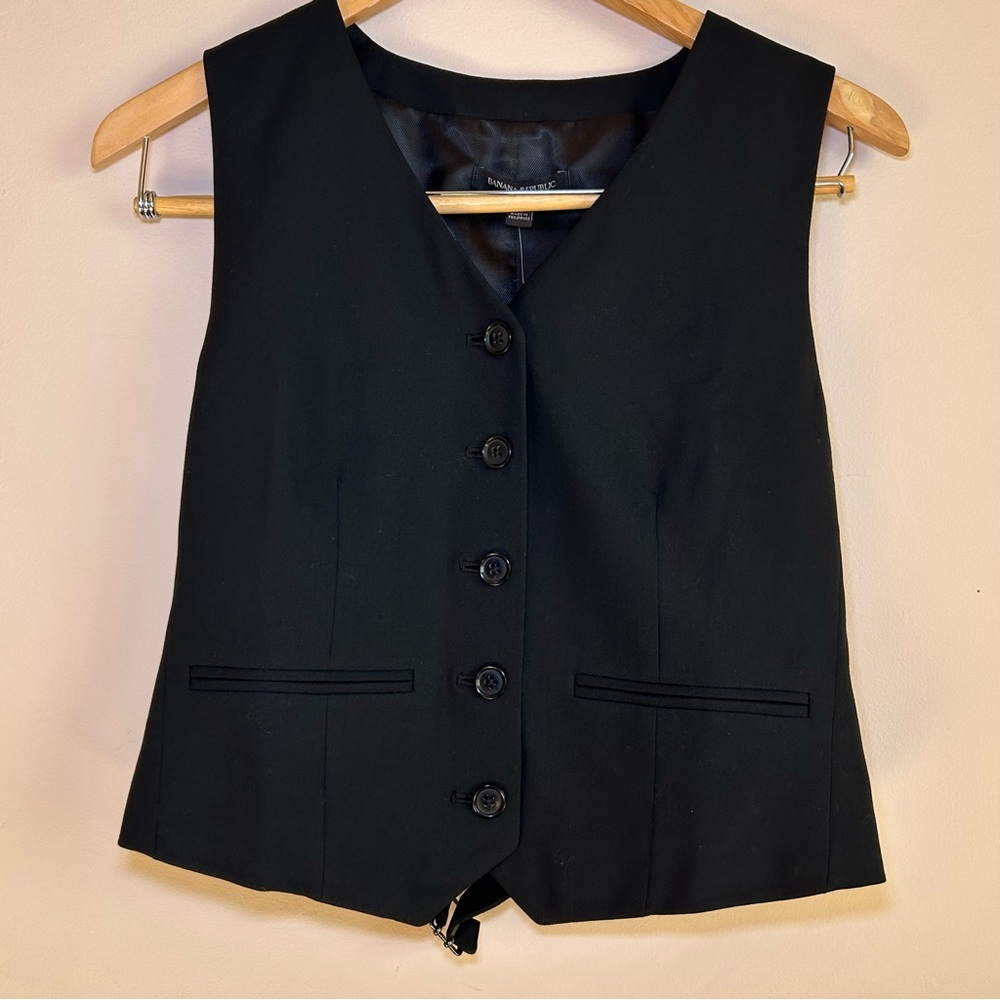 BANANA REPUBLIC FACTORY HAYDEN VEST size 4
NWT - Picture 3 of 5